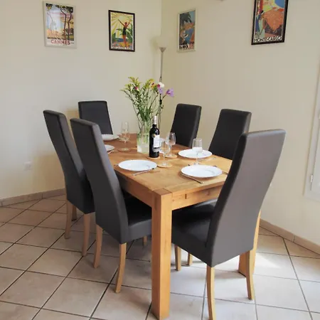 Centre - With Balcony And Stunning Sea View! アパート *